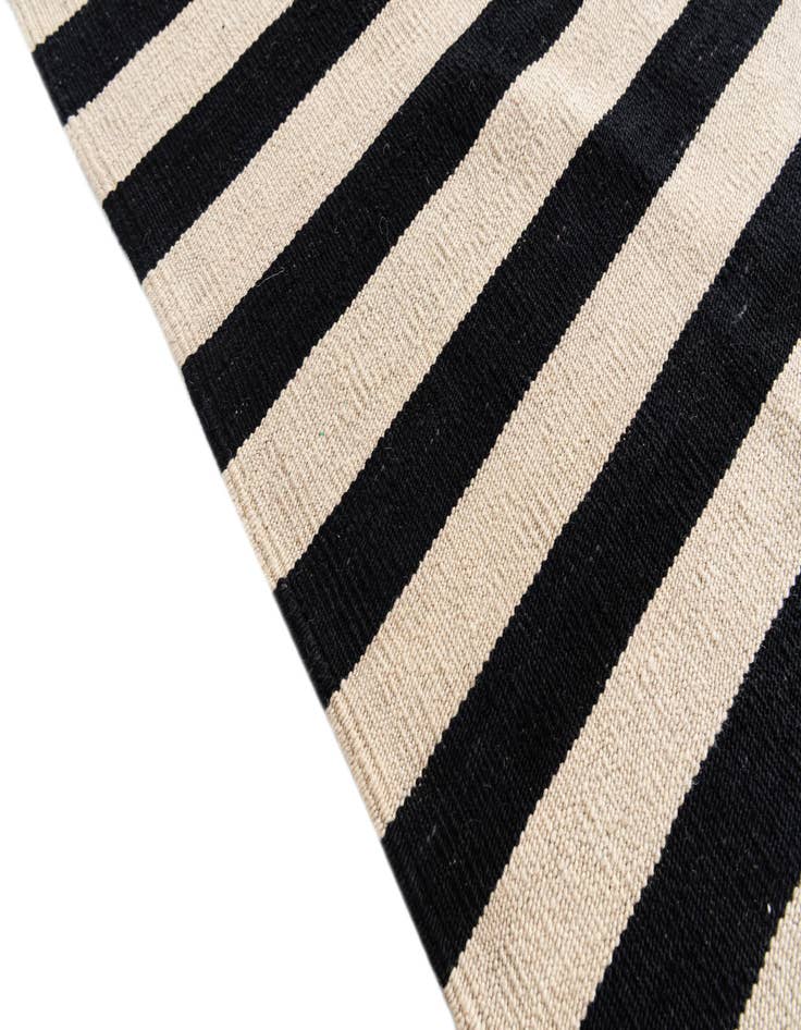 Detail image of 8' 2 x 9' 7  Hand Woven Kilim Modern Wool Rug