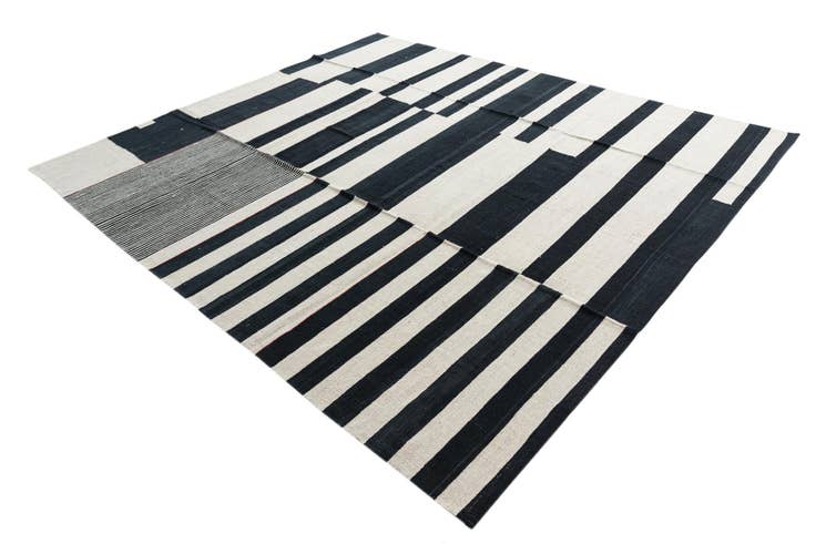 Detail image of 8' 7 x 9' 6 Hand Woven Kilim Modern Wool Rug