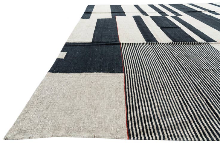 Detail image of 8' 7 x 9' 6 Hand Woven Kilim Modern Wool Rug