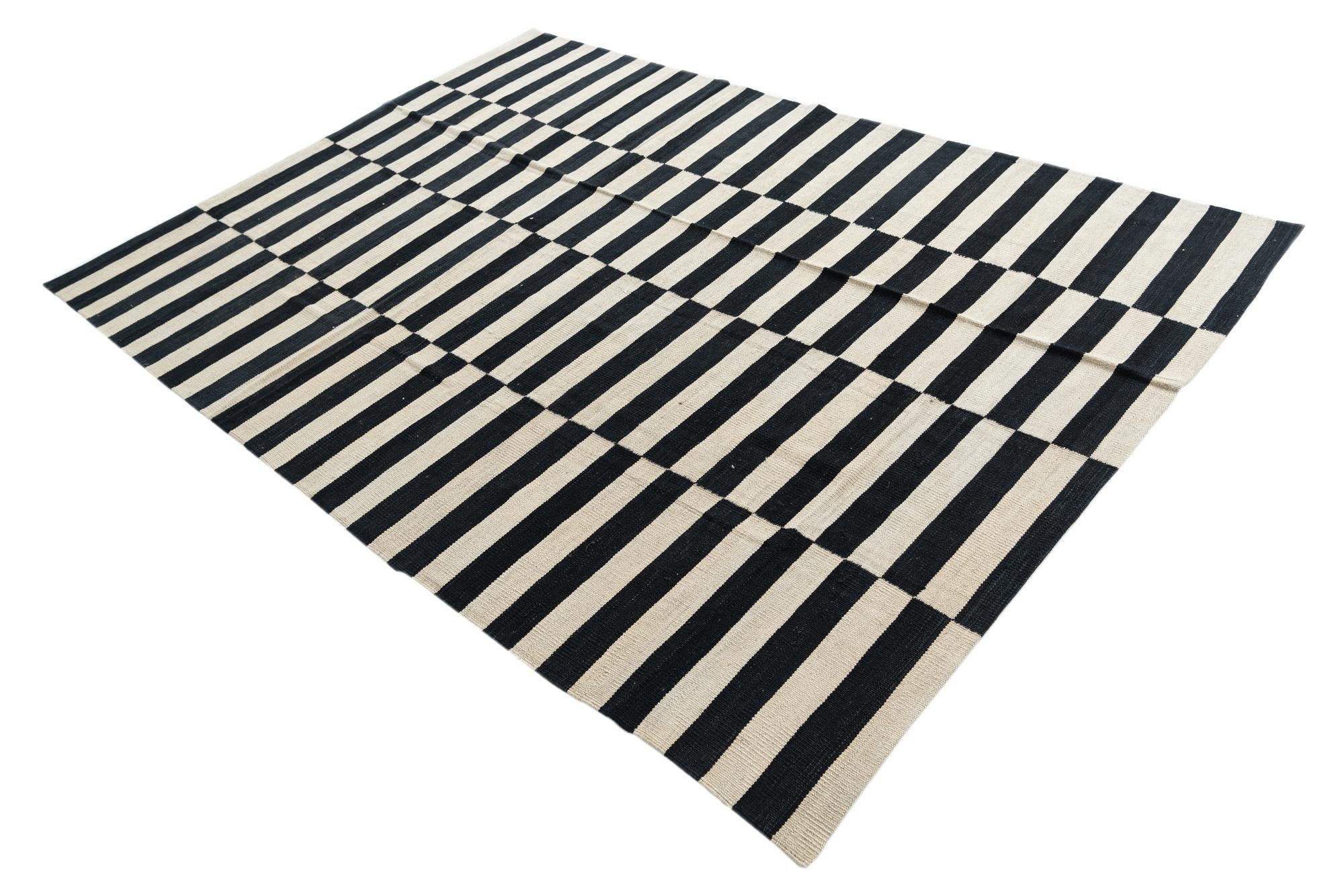 5' 7 x 7' 10 Hand Woven Kilim Modern Wool Rug