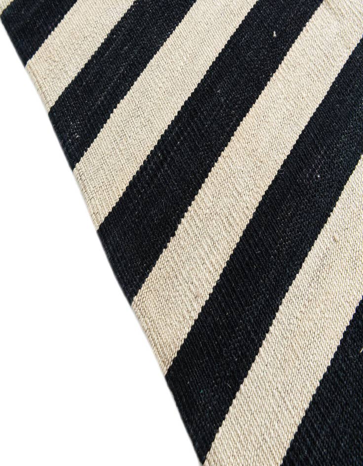 Detail image of 5' 7 x 7' 10  Hand Woven Kilim Modern Wool Rug