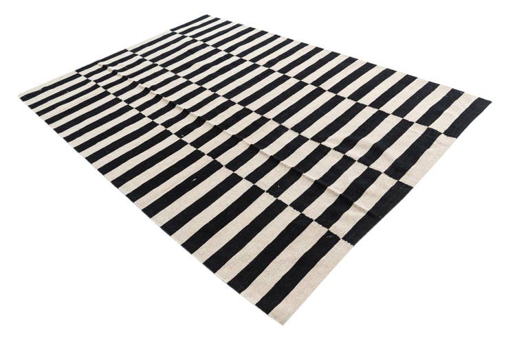 Detail image of 5' 8 x 7' 10 Hand Woven Kilim Modern Wool Rug