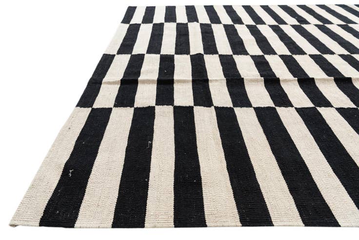 Detail image of 5' 8 x 7' 10 Hand Woven Kilim Modern Wool Rug