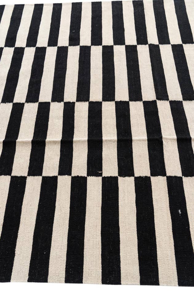 Detail image of 5' 8 x 7' 10 Hand Woven Kilim Modern Wool Rug