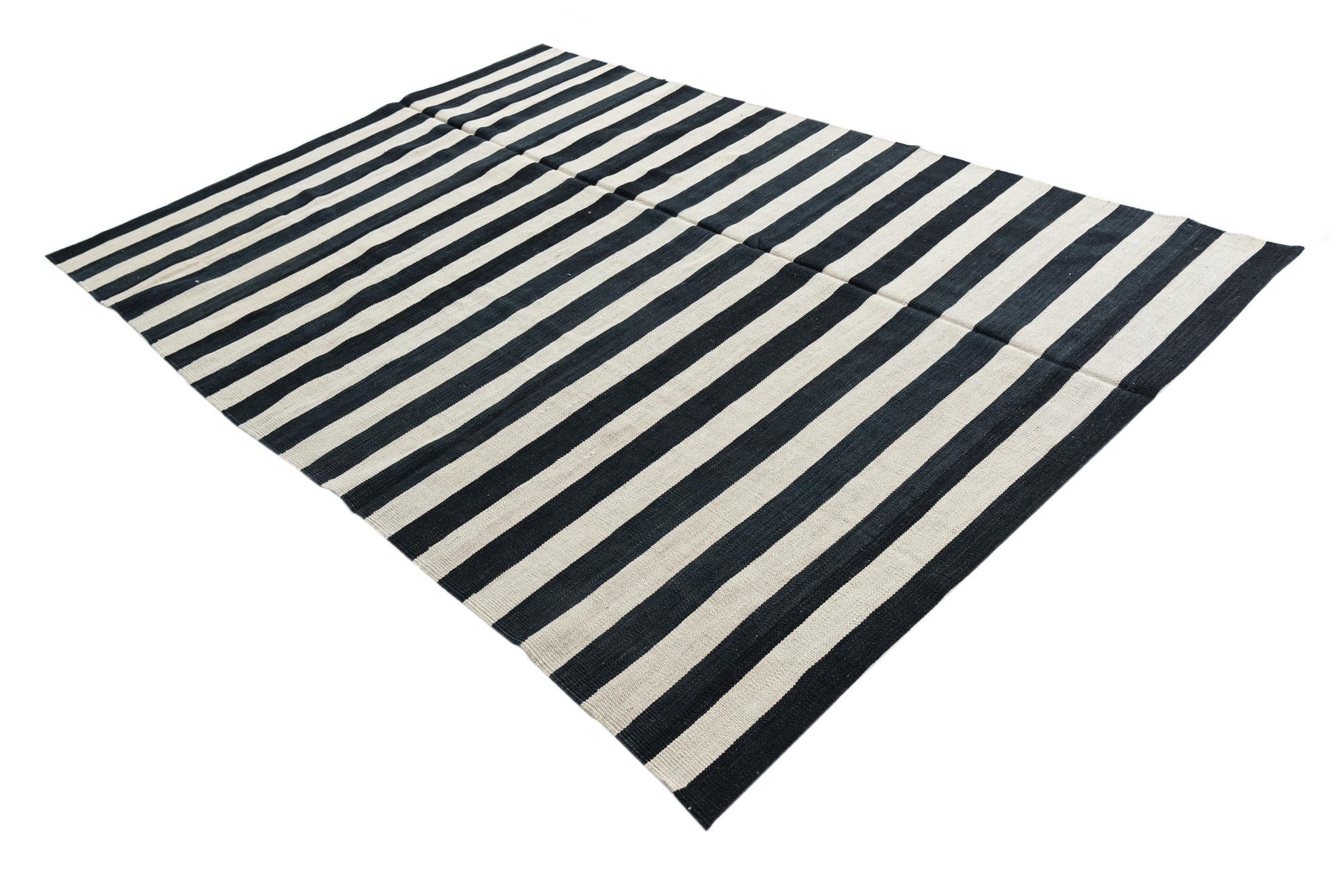 5' 6 x 8' Hand Woven Kilim Modern Wool Rug