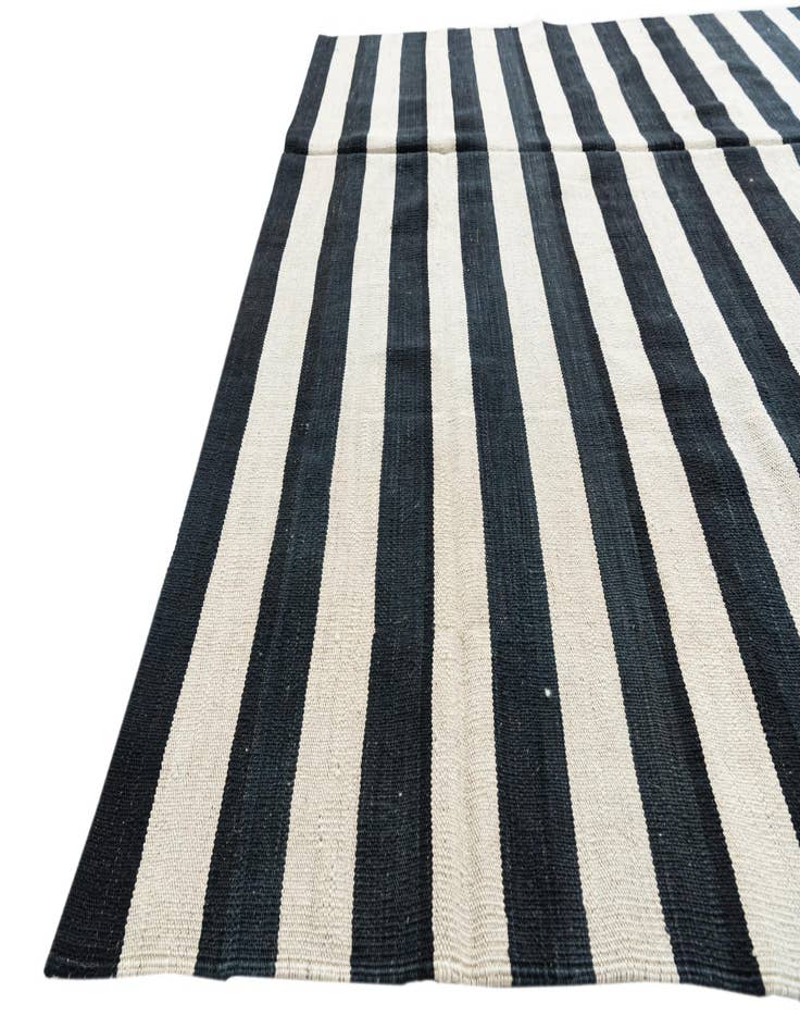Detail image of 5' 6 x 8'  Hand Woven Kilim Modern Wool Rug