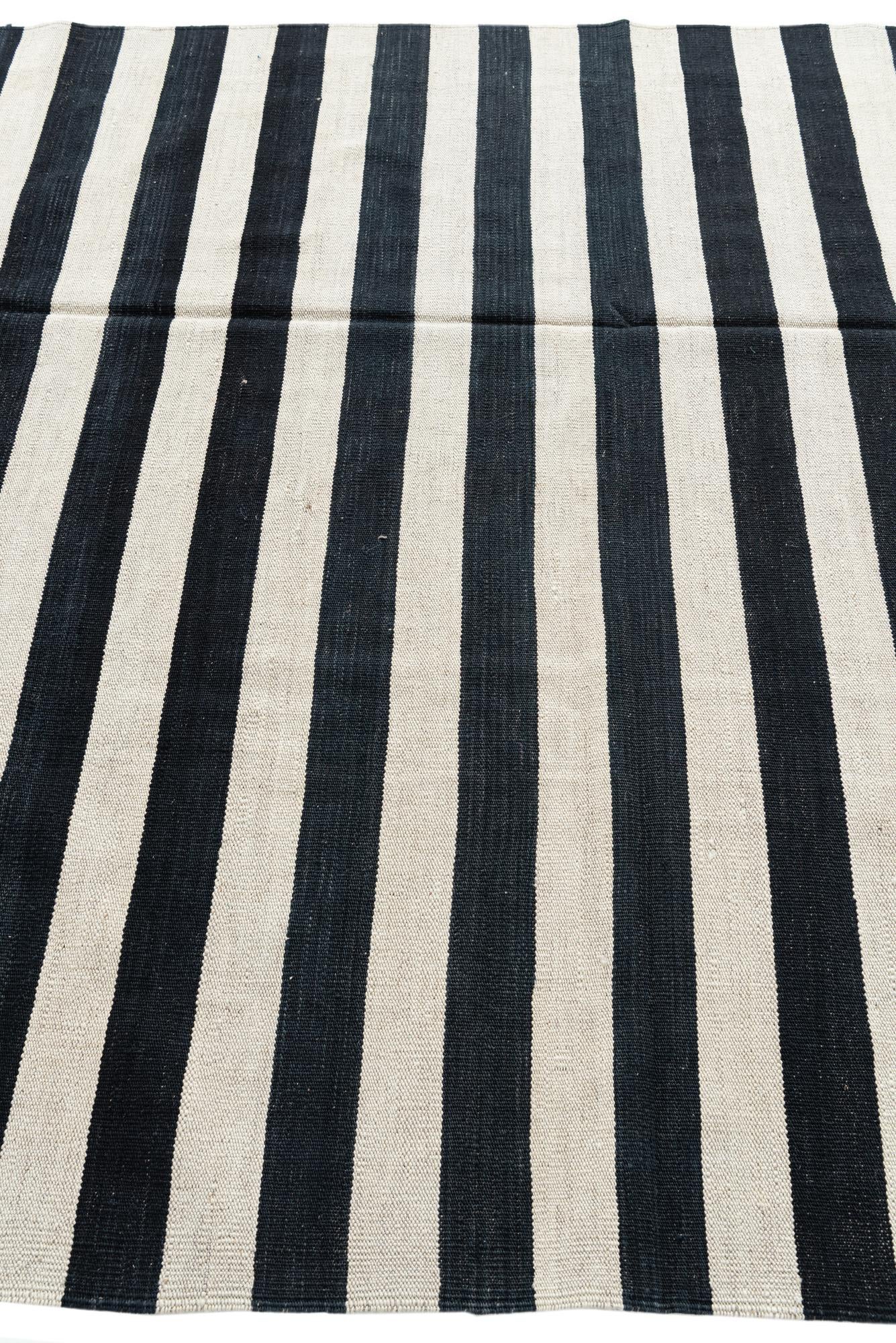 5' 6 x 8' Hand Woven Kilim Modern Wool Rug