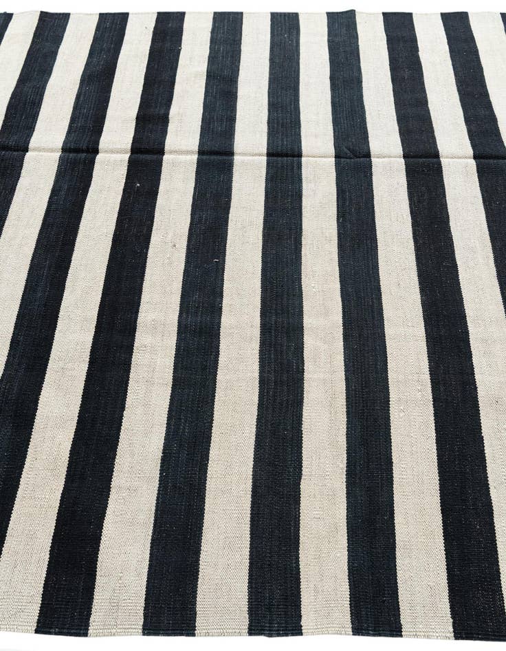 Detail image of 5' 6 x 8'  Hand Woven Kilim Modern Wool Rug