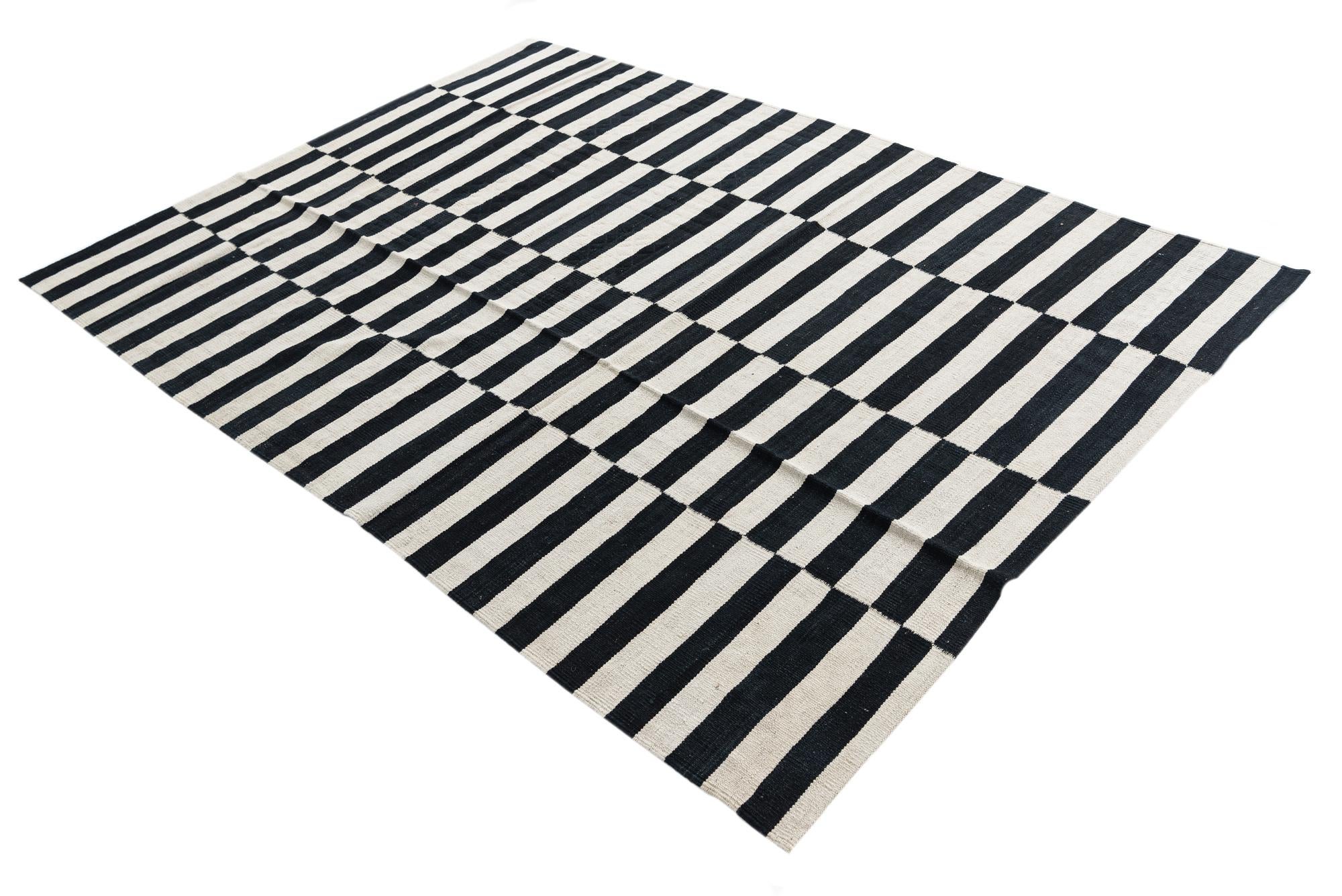 5' 7 x 8' 10 Hand Woven Kilim Modern Wool Rug