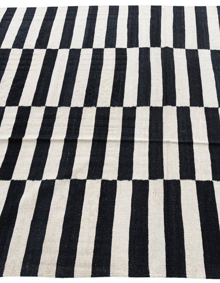 Detail image of 5' 7 x 8' 10  Hand Woven Kilim Modern Wool Rug