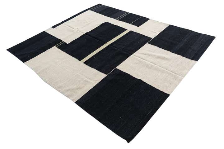 5' 5 x 6' 3 Hand Woven Kilim Modern Wool Rug
