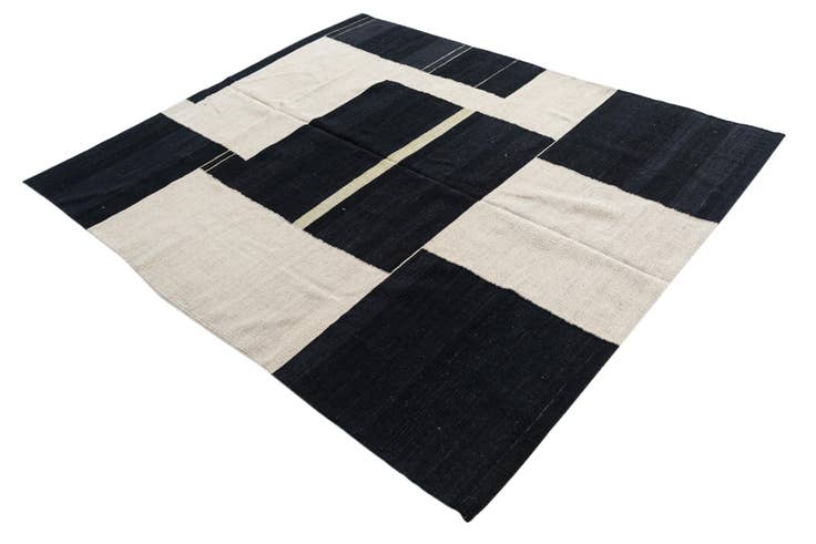 Detail image of 5' 5 x 6' 3 Hand Woven Kilim Modern Wool Rug