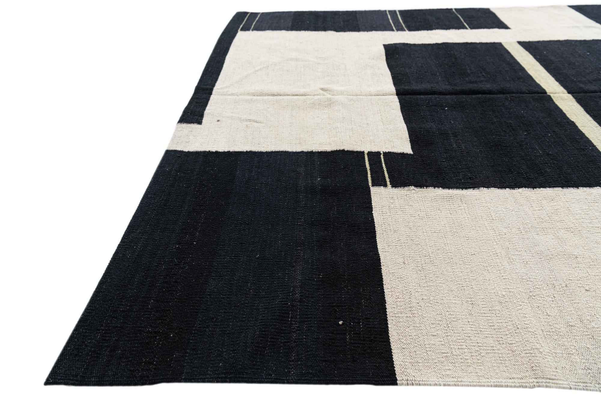 5' 5 x 6' 3 Hand Woven Kilim Modern Wool Rug