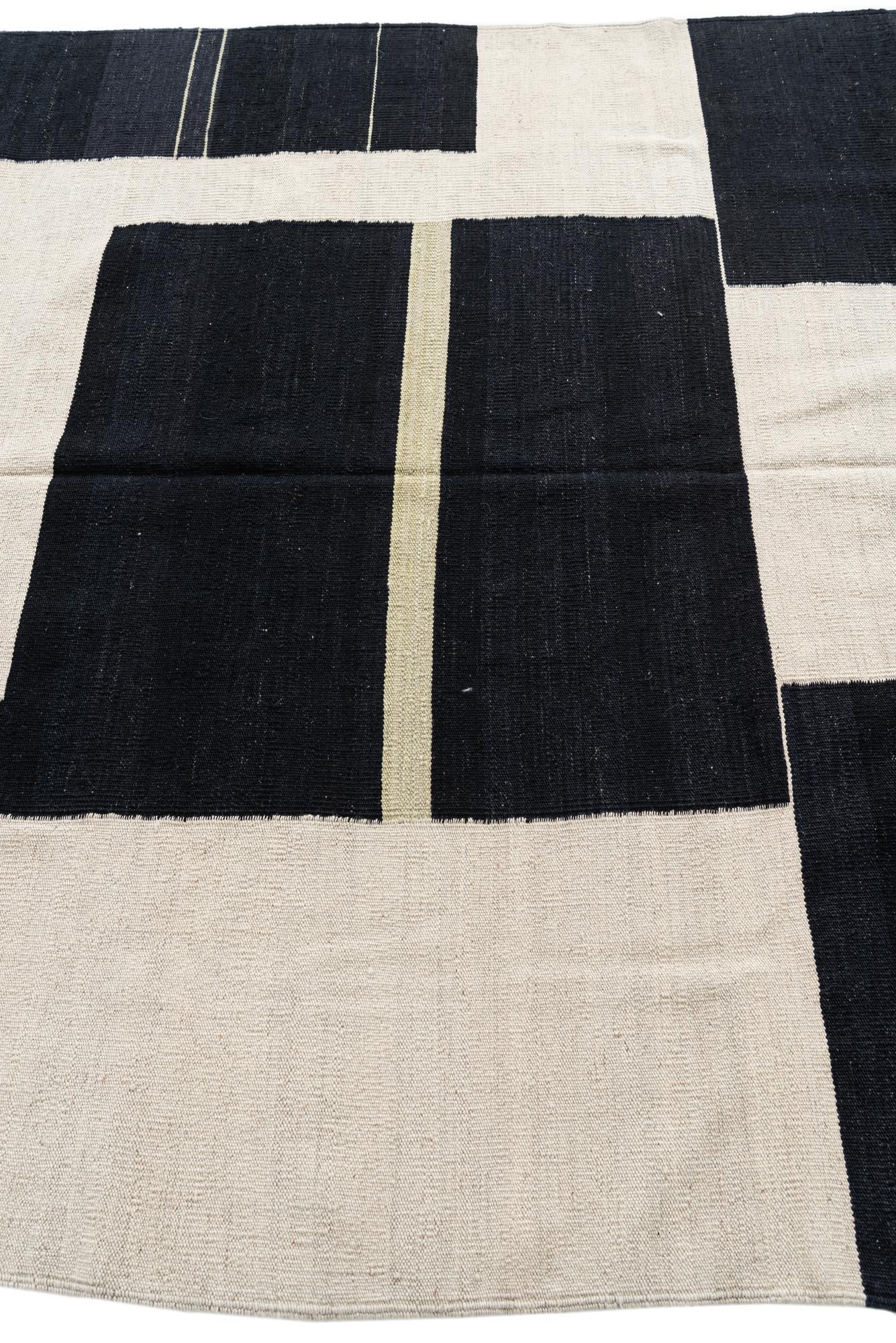 5' 5 x 6' 3 Hand Woven Kilim Modern Wool Rug