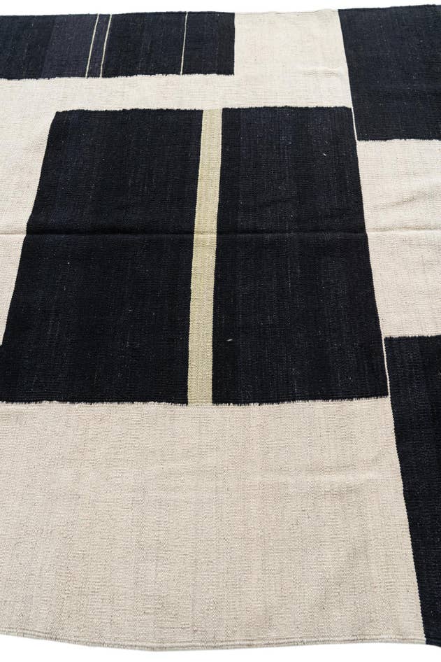 Detail image of 5' 5 x 6' 3 Hand Woven Kilim Modern Wool Rug