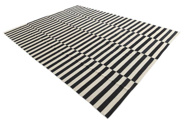 Detail image of 8' 6 x 11' 2 Hand Woven Kilim Modern Wool Rug