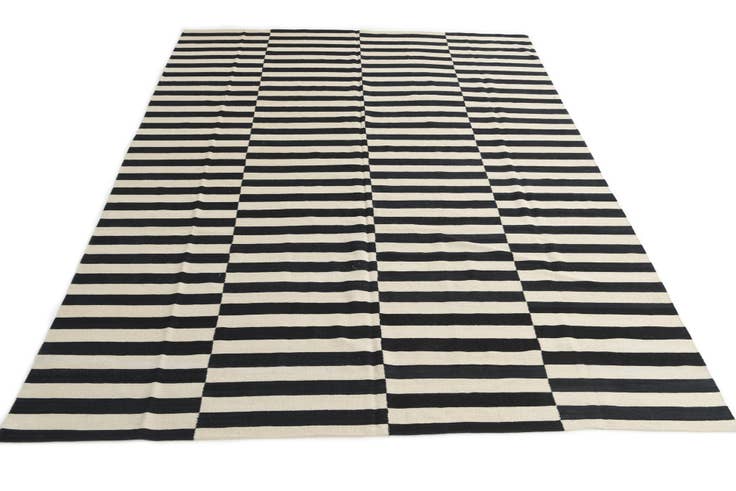 Detail image of 8' 6 x 11' 2 Hand Woven Kilim Modern Wool Rug