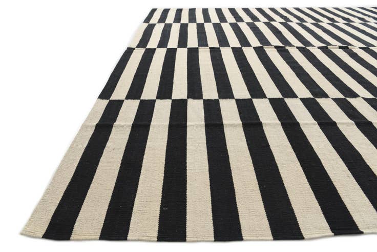 Detail image of 8' 6 x 11' 2 Hand Woven Kilim Modern Wool Rug