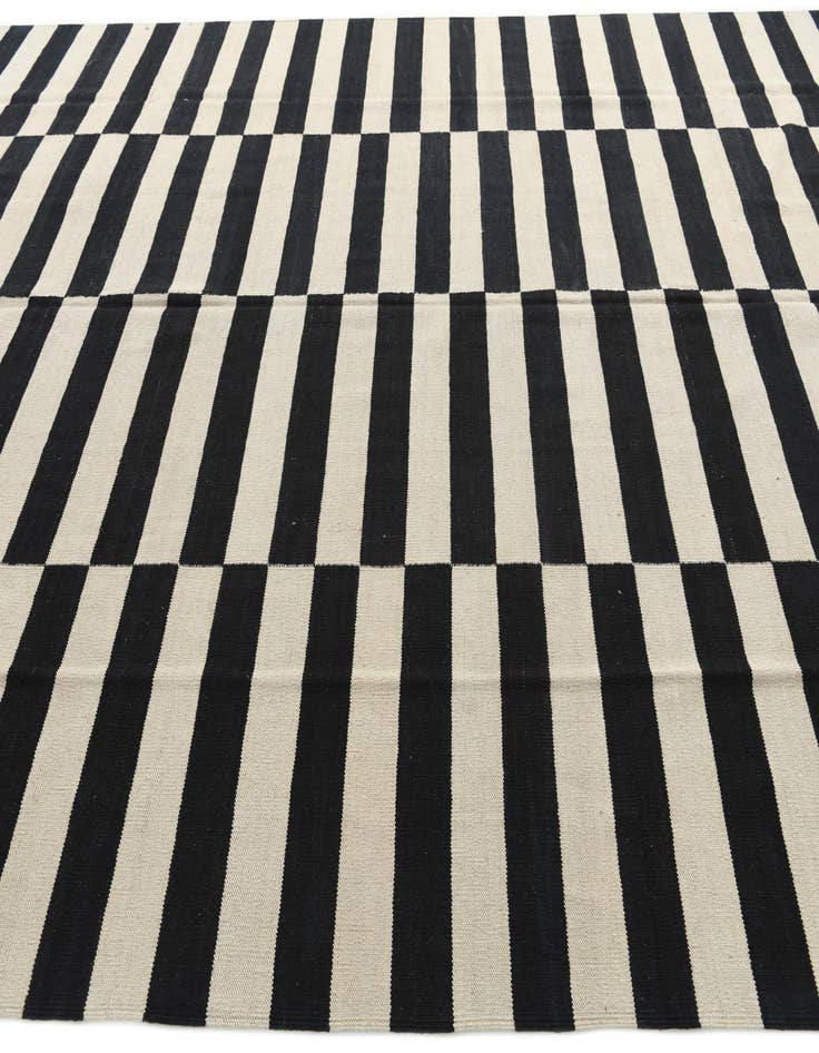 Detail image of 8' 6 x 11' 2  Hand Woven Kilim Modern Wool Rug