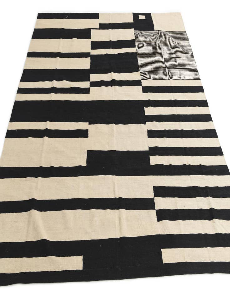 Detail image of 8' 5 x 9' 10  Hand Woven Kilim Modern Wool Rug