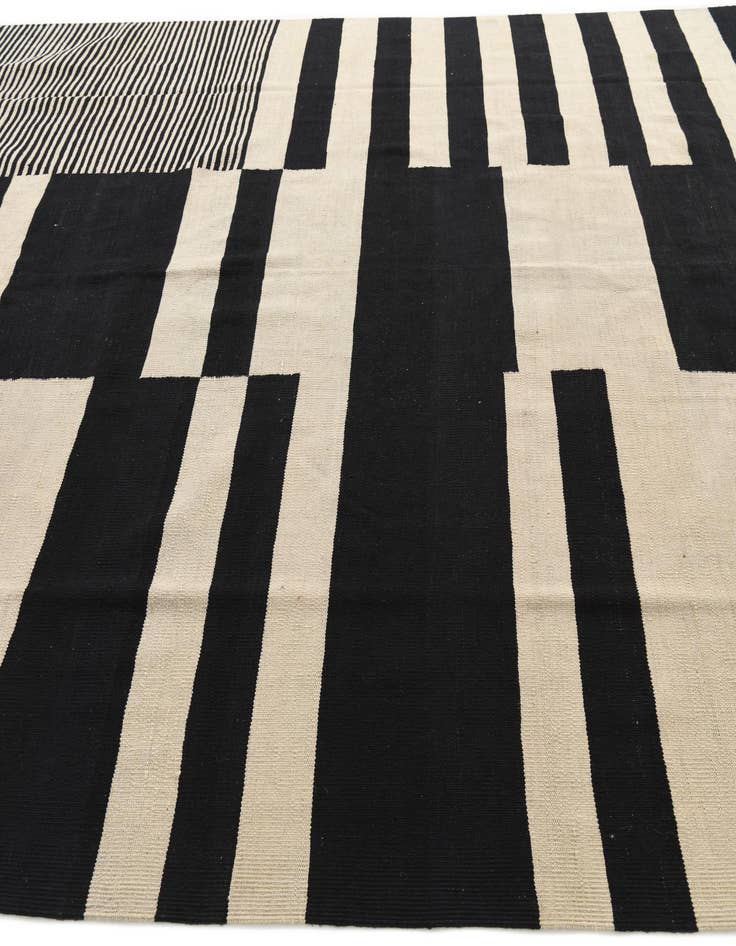 Detail image of 8' 5 x 9' 10  Hand Woven Kilim Modern Wool Rug