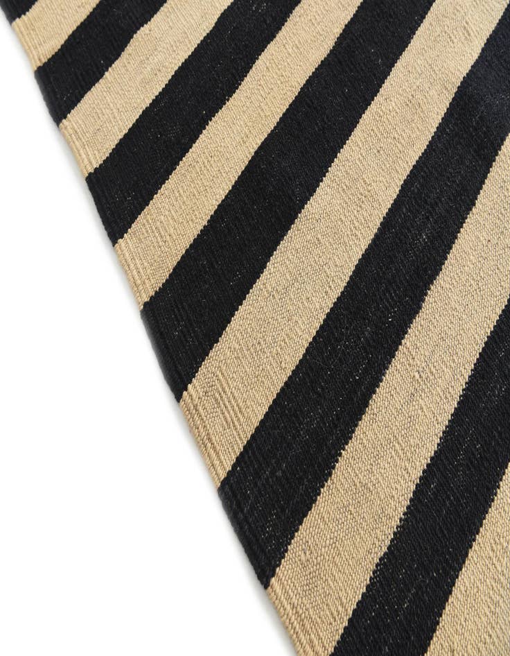 Detail image of 8' 4 x 11' 2  Hand Woven Kilim Modern Wool Rug