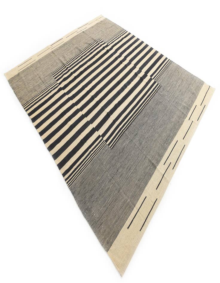 Detail image of 8' 2 x 9' 9  Hand Woven Kilim Modern Wool Rug