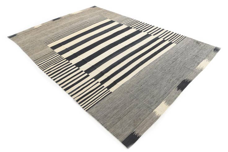 Detail image of 6' 9 x 9' 9 Hand Woven Kilim Modern Wool Rug