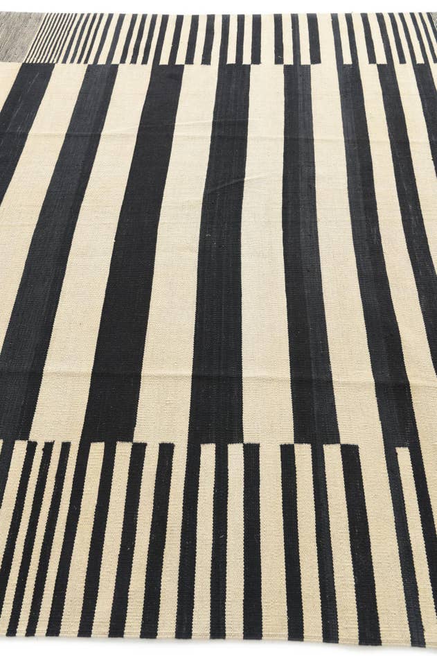 Detail image of 6' 9 x 9' 9 Hand Woven Kilim Modern Wool Rug