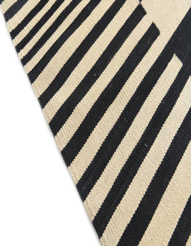 Detail image of 6' 9 x 9' 9  Hand Woven Kilim Modern Wool Rug