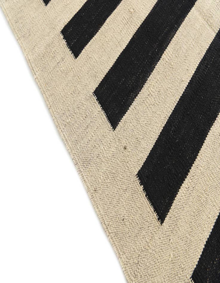 Detail image of 8' 2 x 9' 8  Hand Woven Kilim Modern Wool Rug