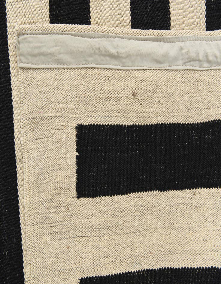 Detail image of 8' 2 x 9' 8  Hand Woven Kilim Modern Wool Rug