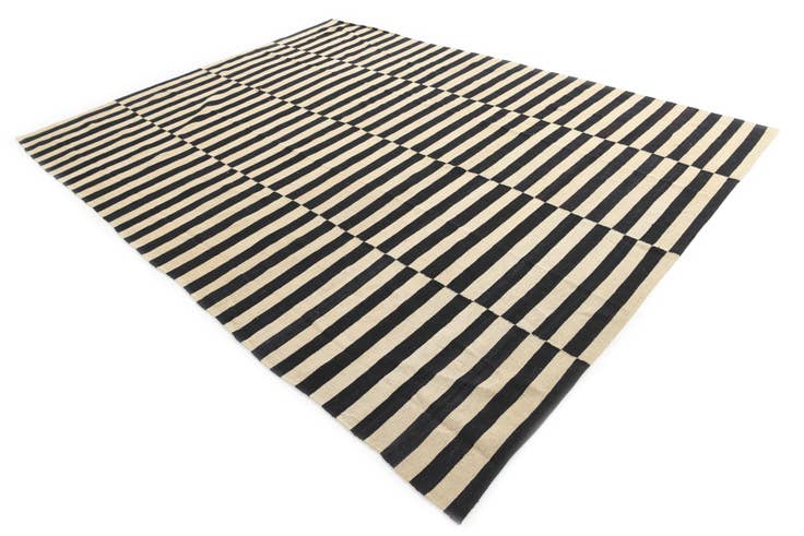 Detail image of 8' 5 x 11' 2 Hand Woven Kilim Modern Wool Rug