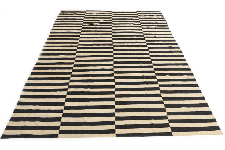 Detail image of 8' 5 x 11' 2 Hand Woven Kilim Modern Wool Rug