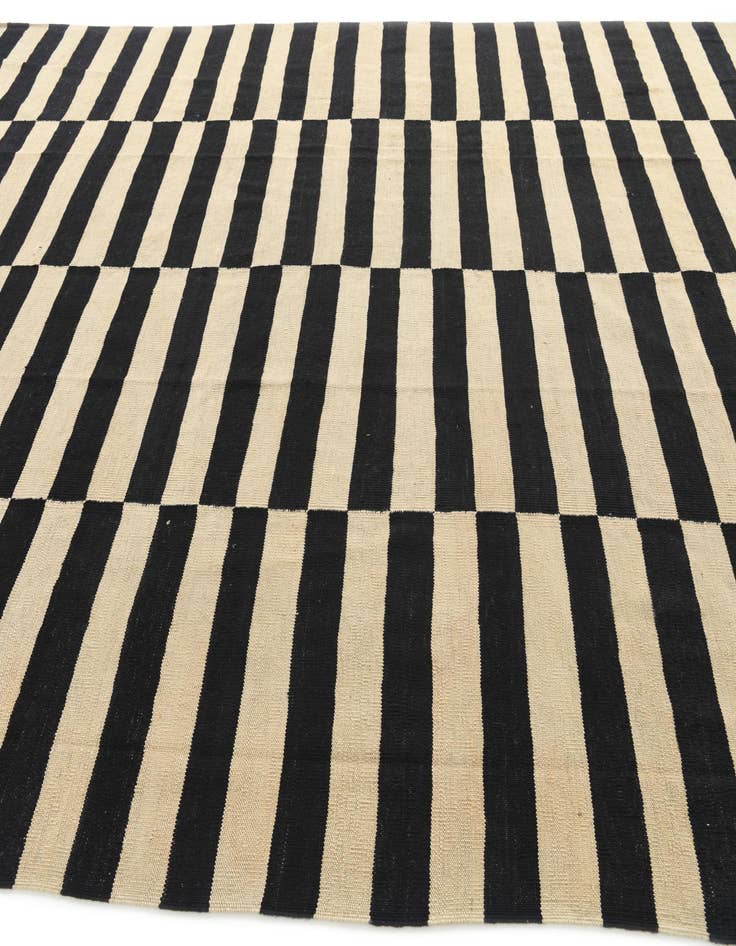 Detail image of 8' 5 x 11' 2  Hand Woven Kilim Modern Wool Rug