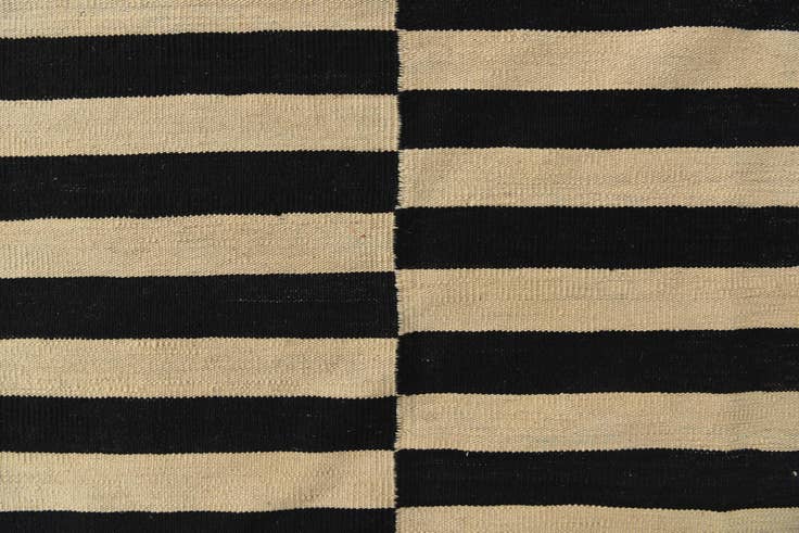 Detail image of 8' 5 x 11' 2 Hand Woven Kilim Modern Wool Rug