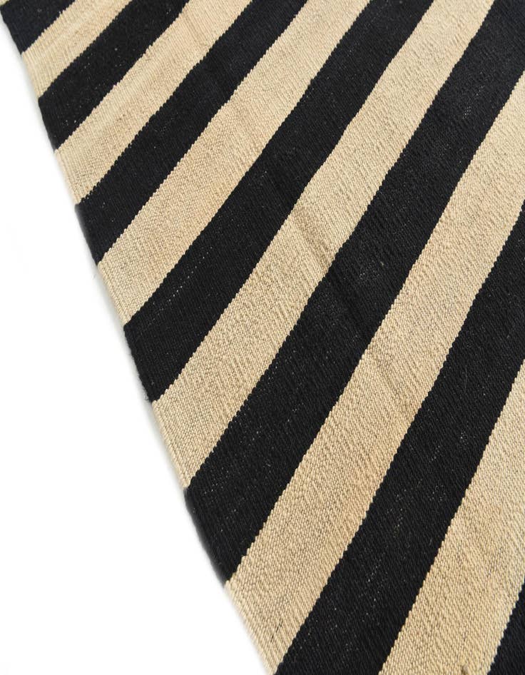 Detail image of 8' 5 x 11' 2  Hand Woven Kilim Modern Wool Rug