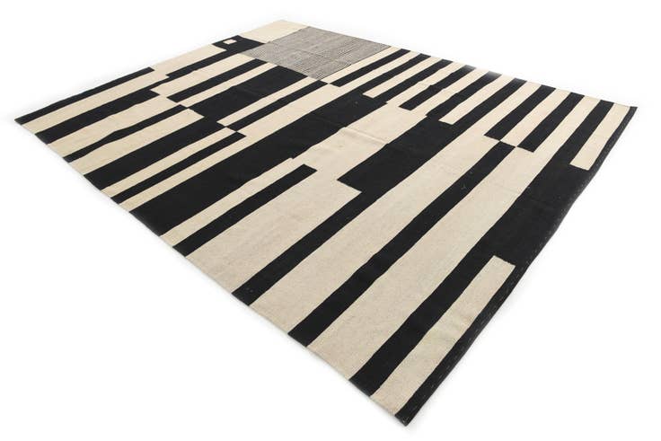 Detail image of 8' 9 x 11' 3 Hand Woven Kilim Modern Wool Rug