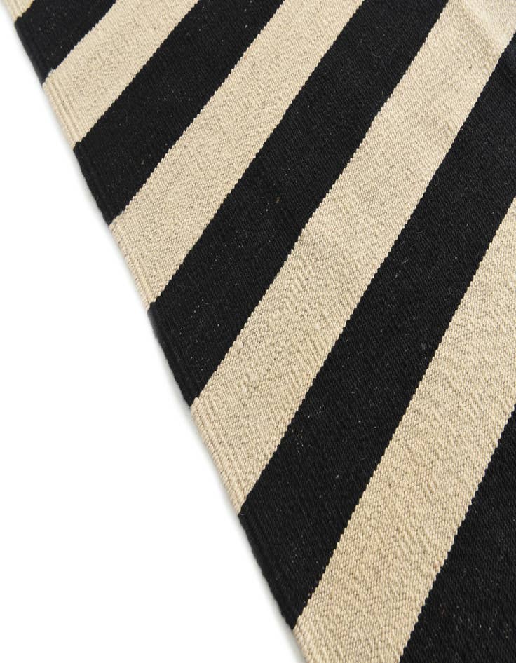 Detail image of 8' 3 x 11' 1  Hand Woven Kilim Modern Wool Rug