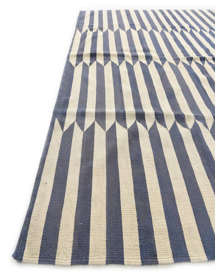 Detail image of 6' 9 x 9' 6  Hand Woven Kilim Modern Wool Rug