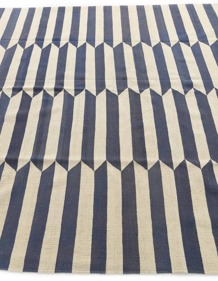 Detail image of 6' 9 x 9' 6  Hand Woven Kilim Modern Wool Rug