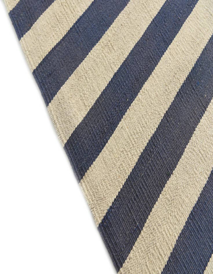 Detail image of 6' 9 x 9' 6  Hand Woven Kilim Modern Wool Rug