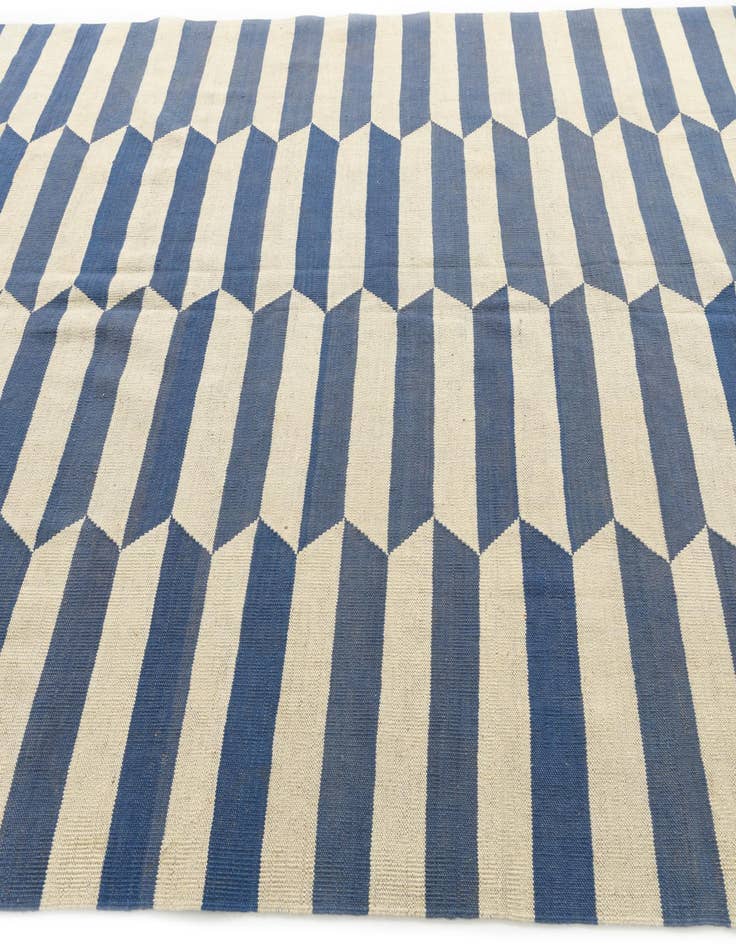 Detail image of 6' 9 x 9' 6  Hand Woven Kilim Modern Wool Rug