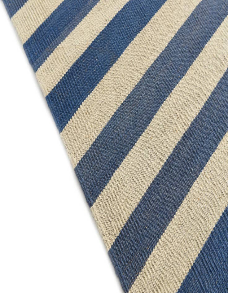 Detail image of 6' 9 x 9' 6  Hand Woven Kilim Modern Wool Rug