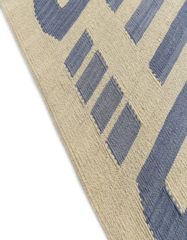 Detail image of 6' 10 x 9' 9  Hand Woven Kilim Modern Wool Rug