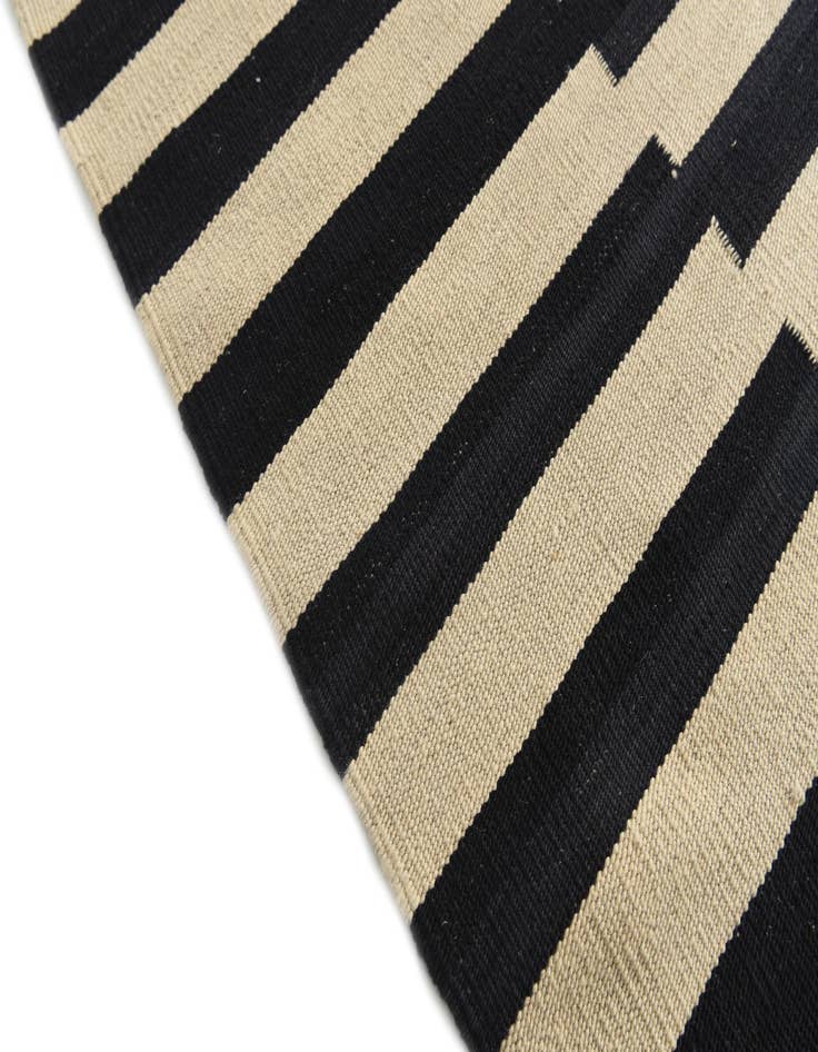 Detail image of 8' 1 x 9' 6  Hand Woven Kilim Modern Wool Rug