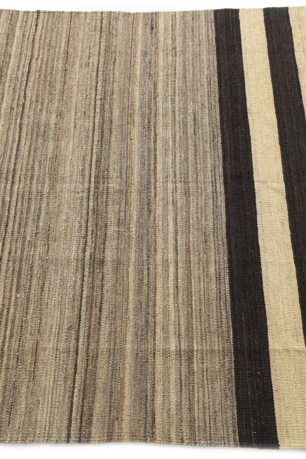 Detail image of 4' 1 x 5' 9 Hand Woven Kilim Modern Wool Rug