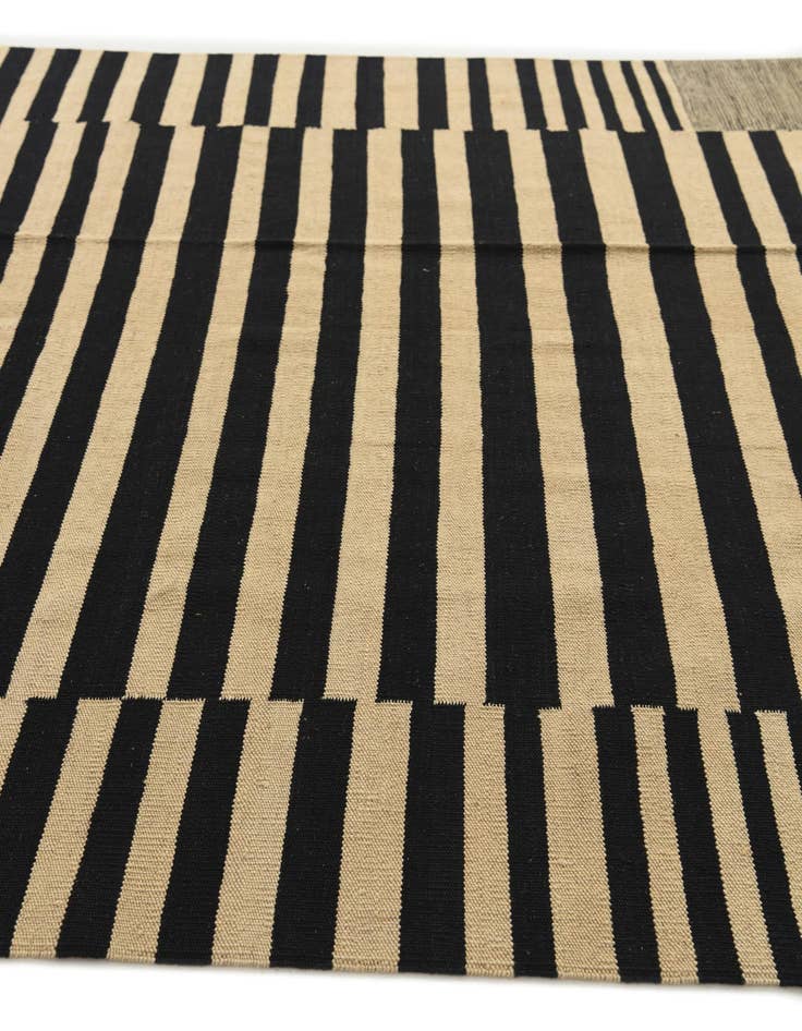 Detail image of 5' 8 x 7' 9  Hand Woven Kilim Modern Wool Rug