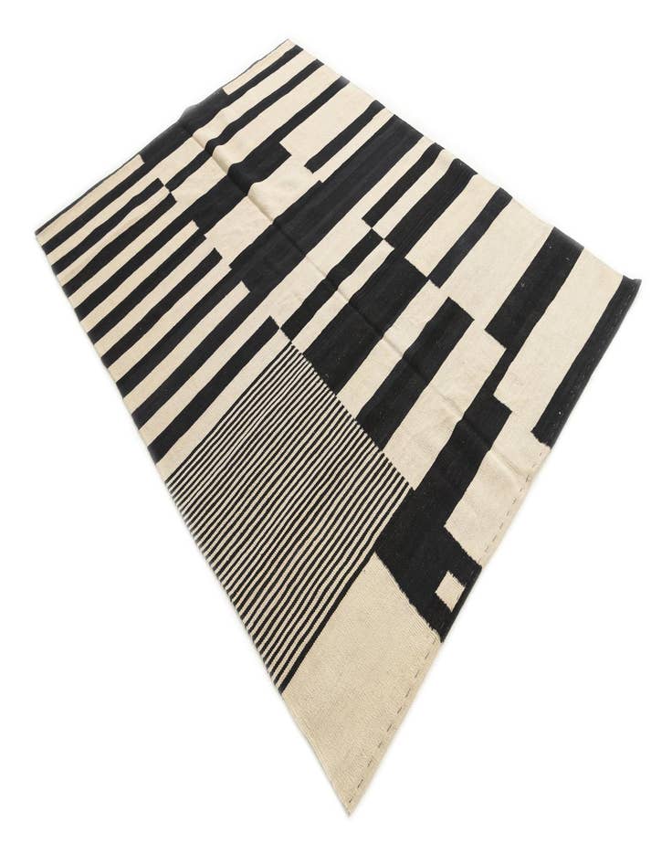 Detail image of 5' 7 x 7' 8  Hand Woven Kilim Modern Wool Rug