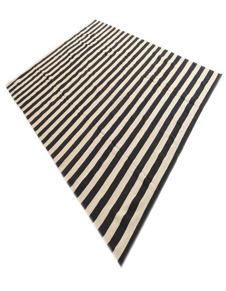 Detail image of 8' 5 x 11' 3  Hand Woven Kilim Modern Wool Rug